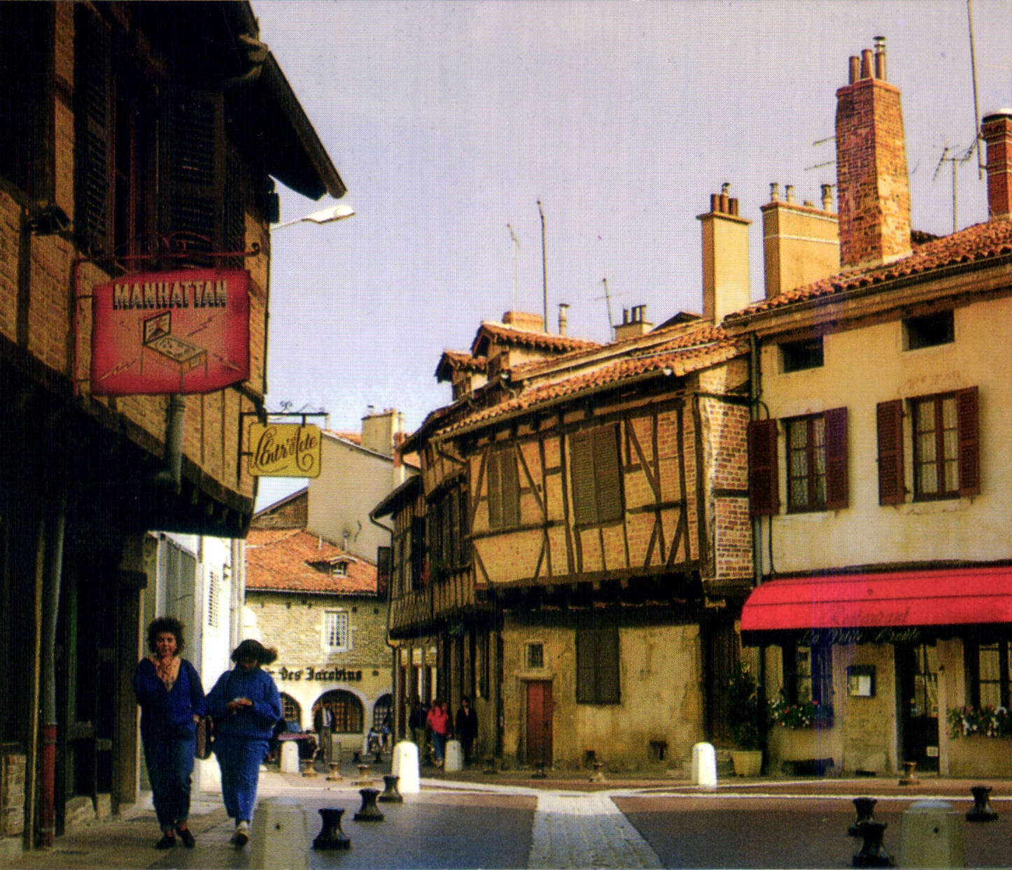 CPA Ain Bresse Bourg en Bresse la Rue Mignanney avec ses Vieilles maisons du XVI siecle 