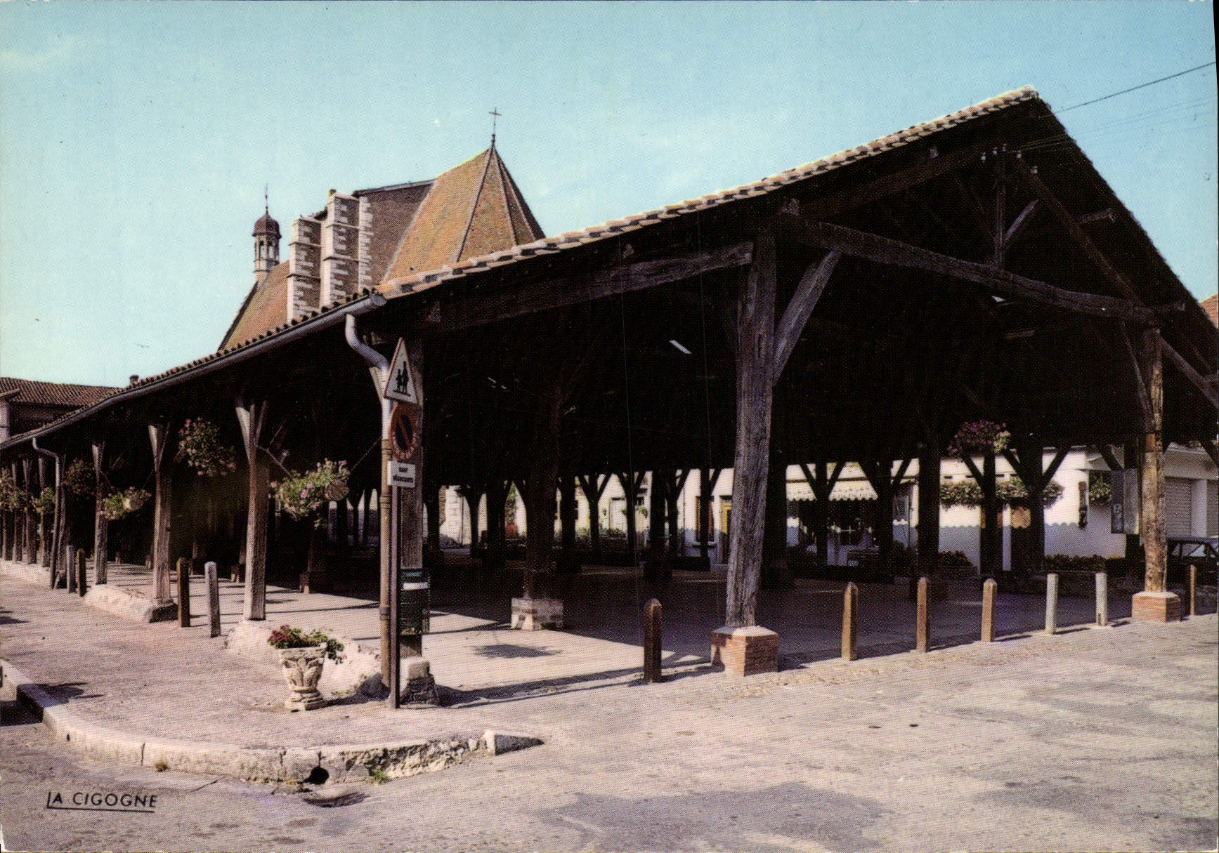 CPA Chatillon sur Chalaronne Ain les Halles XVII S 