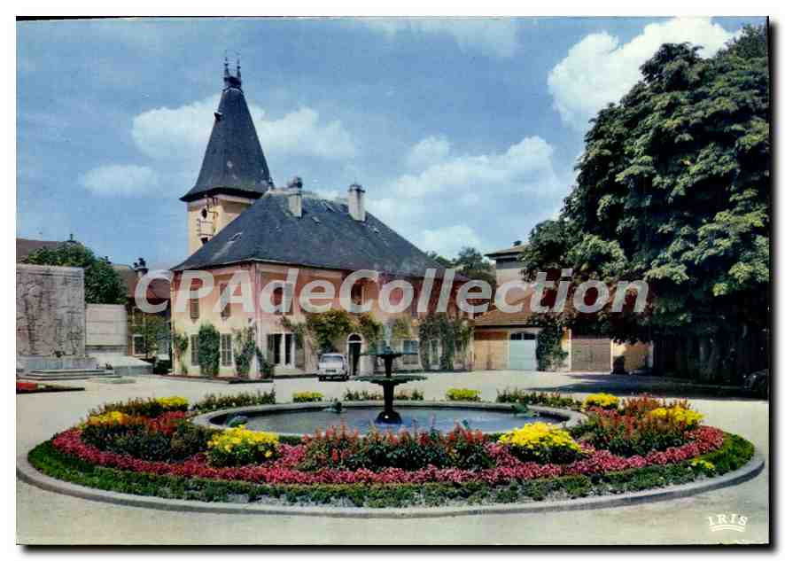 CPA Oyonnax Ain un coin du Parc l'ancienne Mairie et le Jet d'eau 