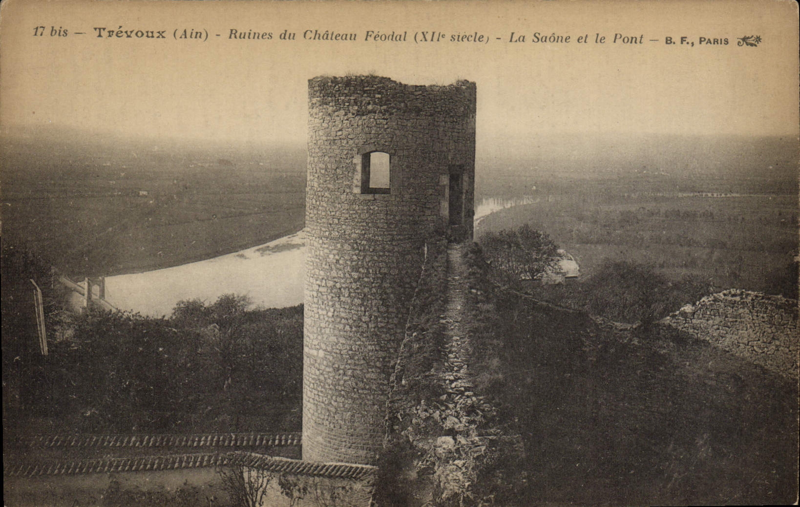 CPA Trevoux Ain Ruines du chateau feodal XII siecle la Saone et le Pont 