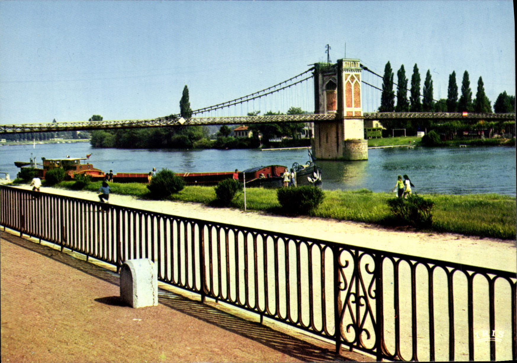 CPA Trevoux Ain le Pont suspendu sur la Saone 