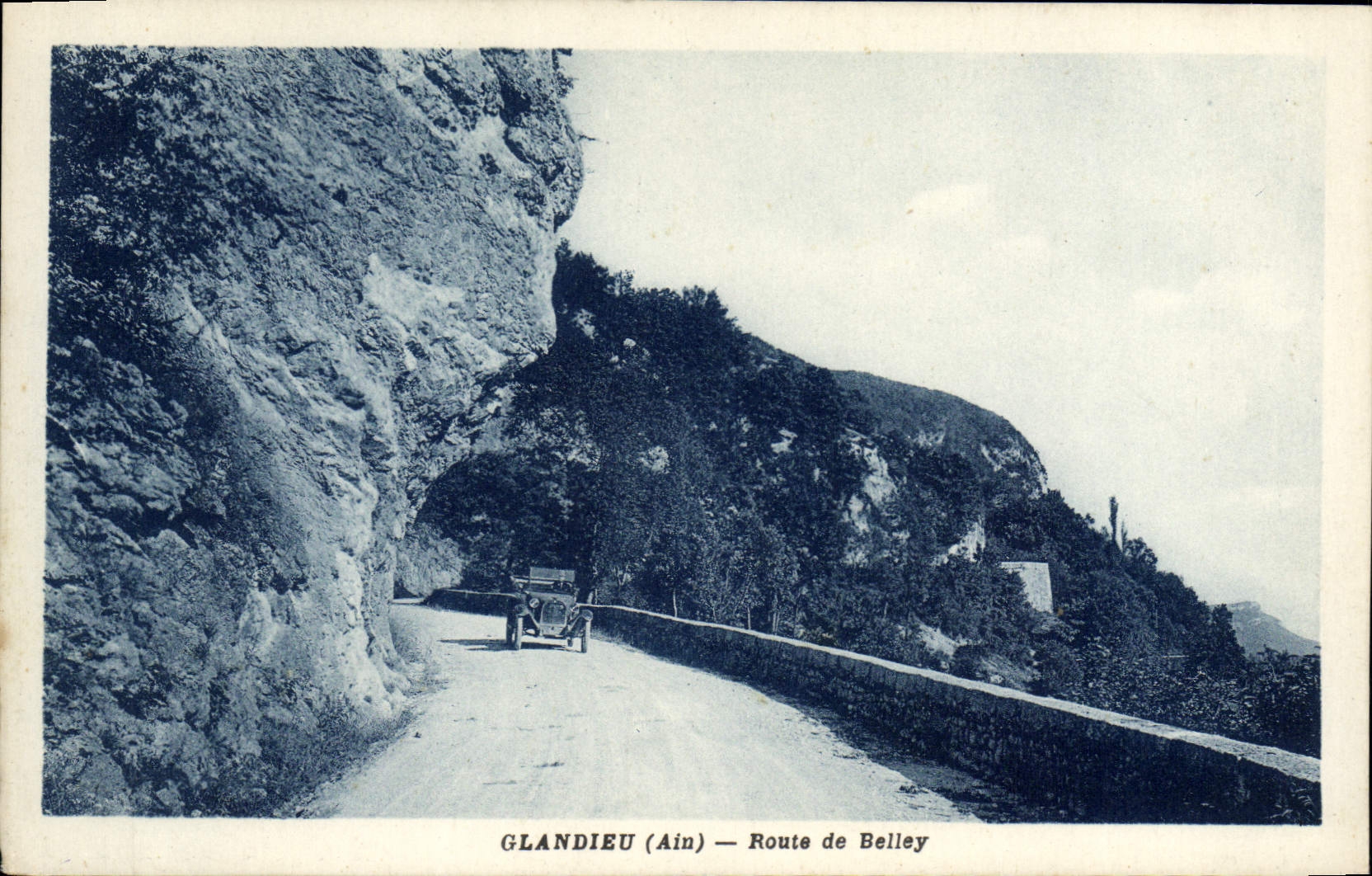 CPA Glandieu Ain Route de Belley 