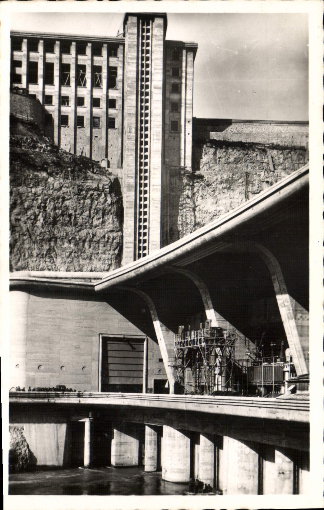 CPA Barrage de Genissiat Ain Centrale Leon Perrier et Batiment d'Administration 