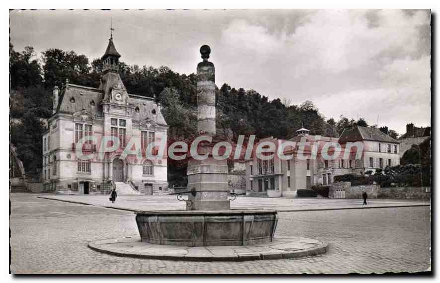 Château-Thierry — Place de l'Hôtel de Ville avec fontaine — CPAdeCollection