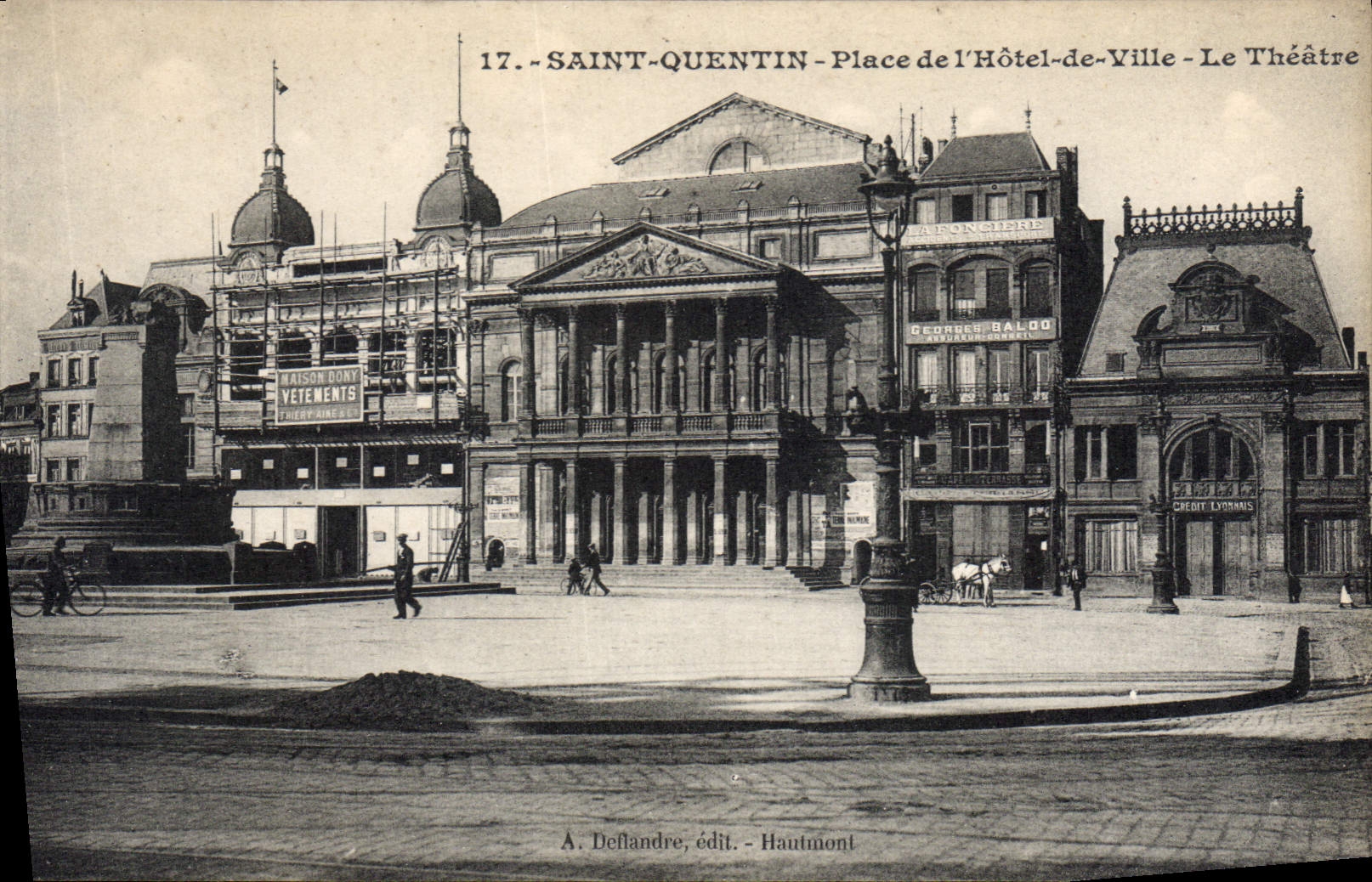Saint-Quentin - Place de l'Hôtel-de-Ville - Le Théâtre — A. Deffandre, édit. - Hautmont, n°17