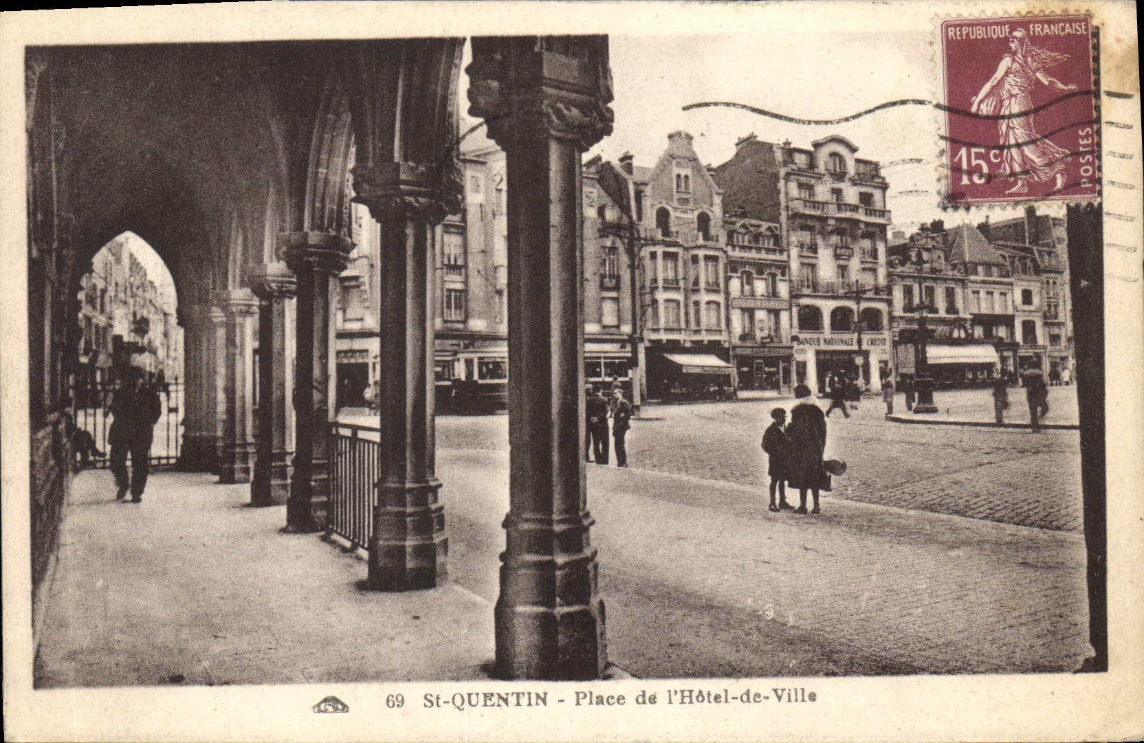 St-Quentin - Place de l'Hôtel-de-Ville — éditeur inconnu, n° 69