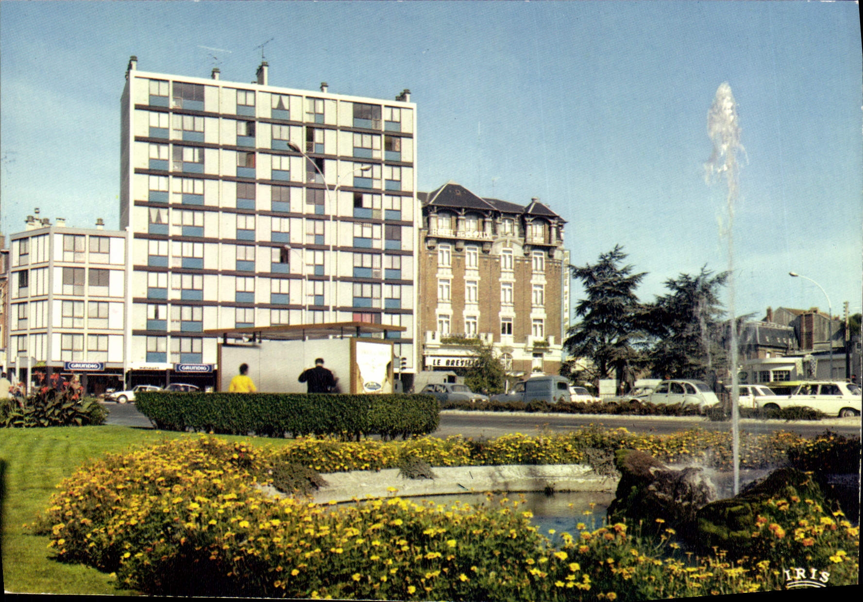 Place du 8 Octobre à Saint-Quentin (Aisne) — éditeur Diplôme, n° 02.691.79