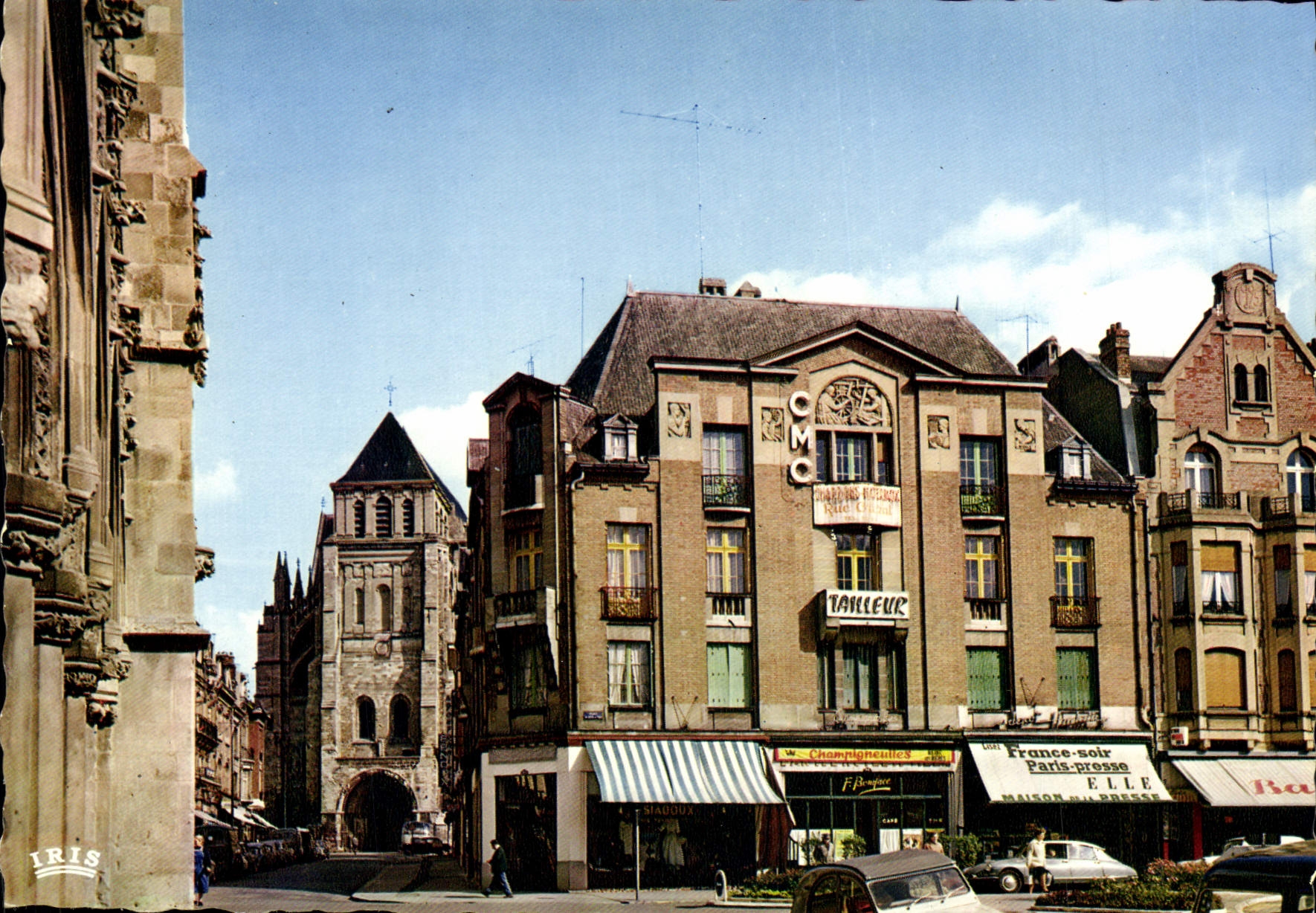 Saint-Quentin (Aisne) — La Basilique vue de l'Hôtel de Ville — Iris