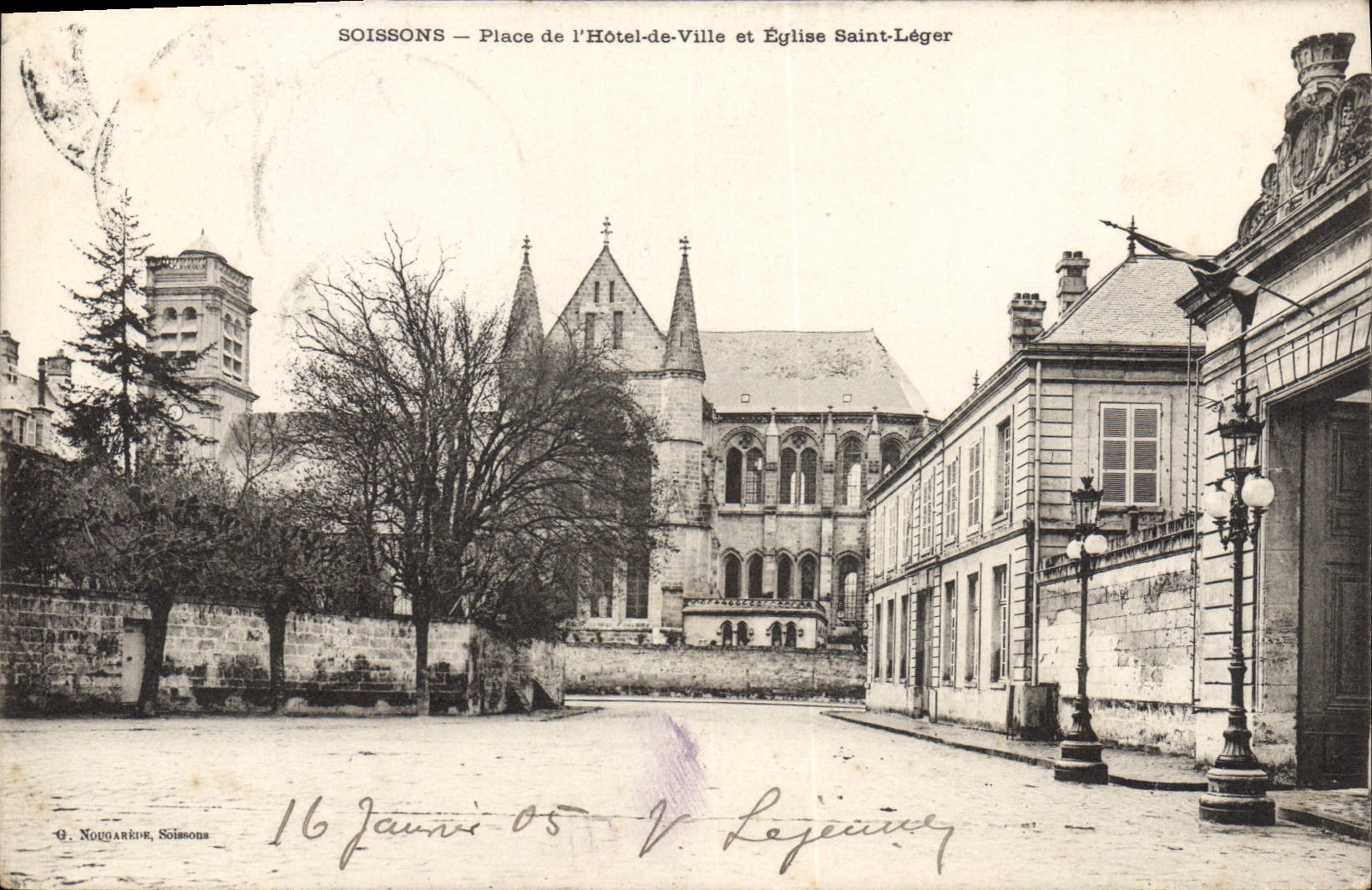 Soissons — Place de l'Hôtel-de-Ville et Église Saint-Léger — G. Nougarède, Soissons
