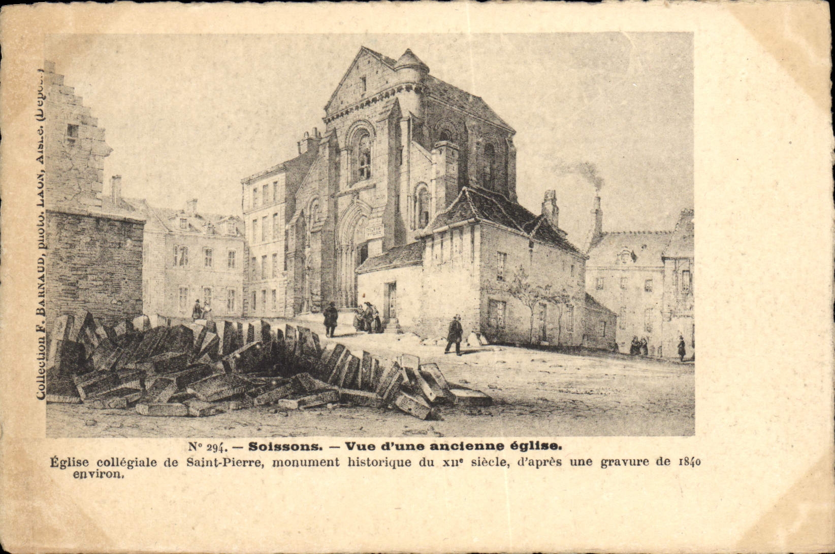 CPA Soissons vue d'une ancienne eglise Eglise collegiale de Saint Pierre monument historique du XII 