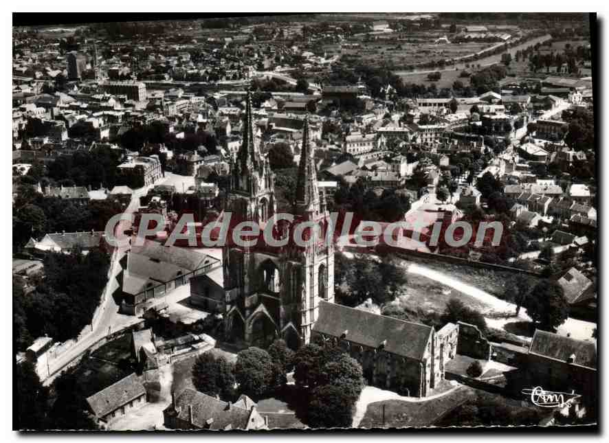 Soissons (Aisne) — Vue aérienne de l'Abbaye de St-Jean-des-Vignes — Éditions Commer Imp. Macon