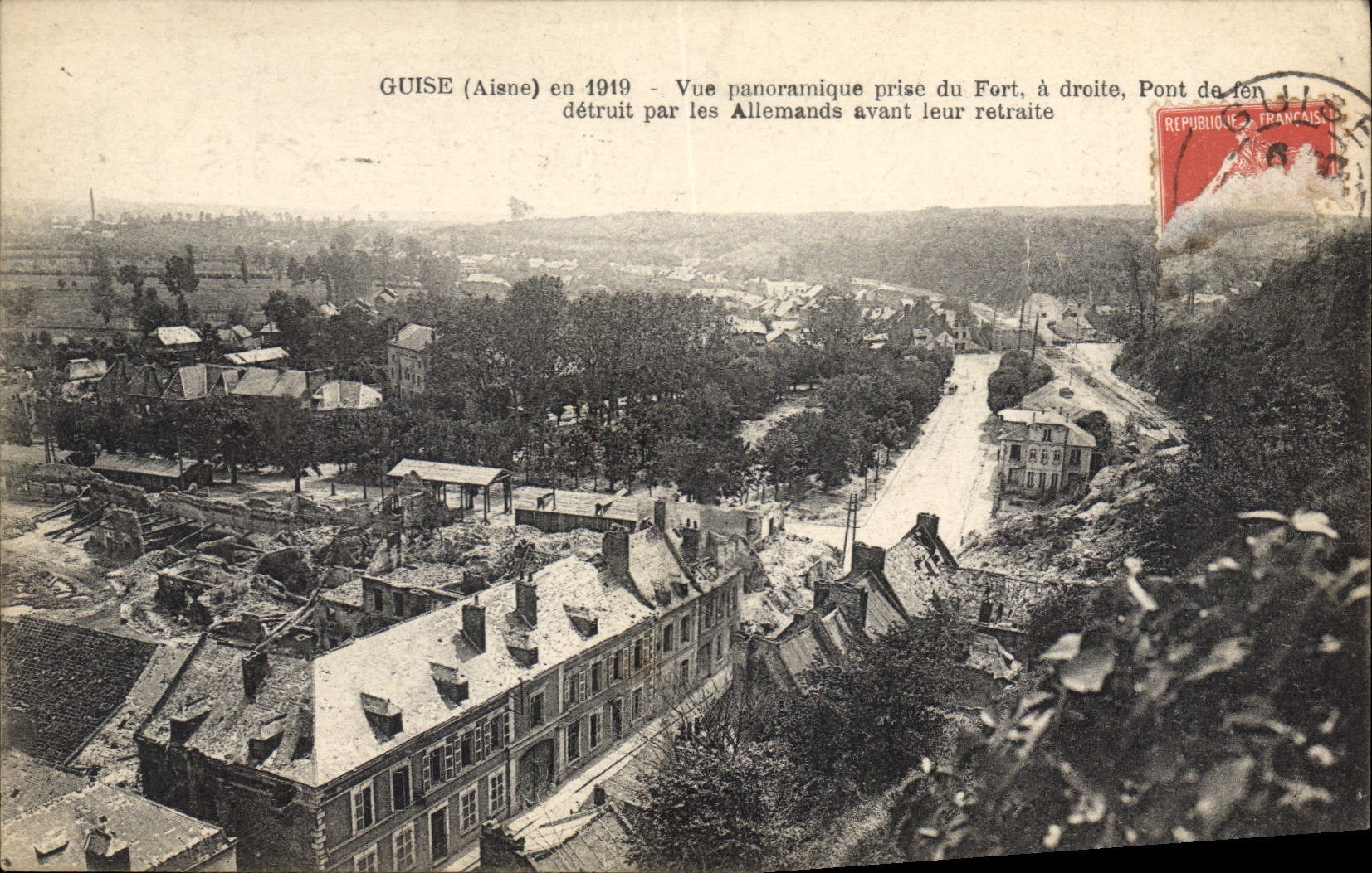CPA Guise Aisne en 1919 vue panoramique prise du Fort a droite Pont detruit par les Allemands avant 