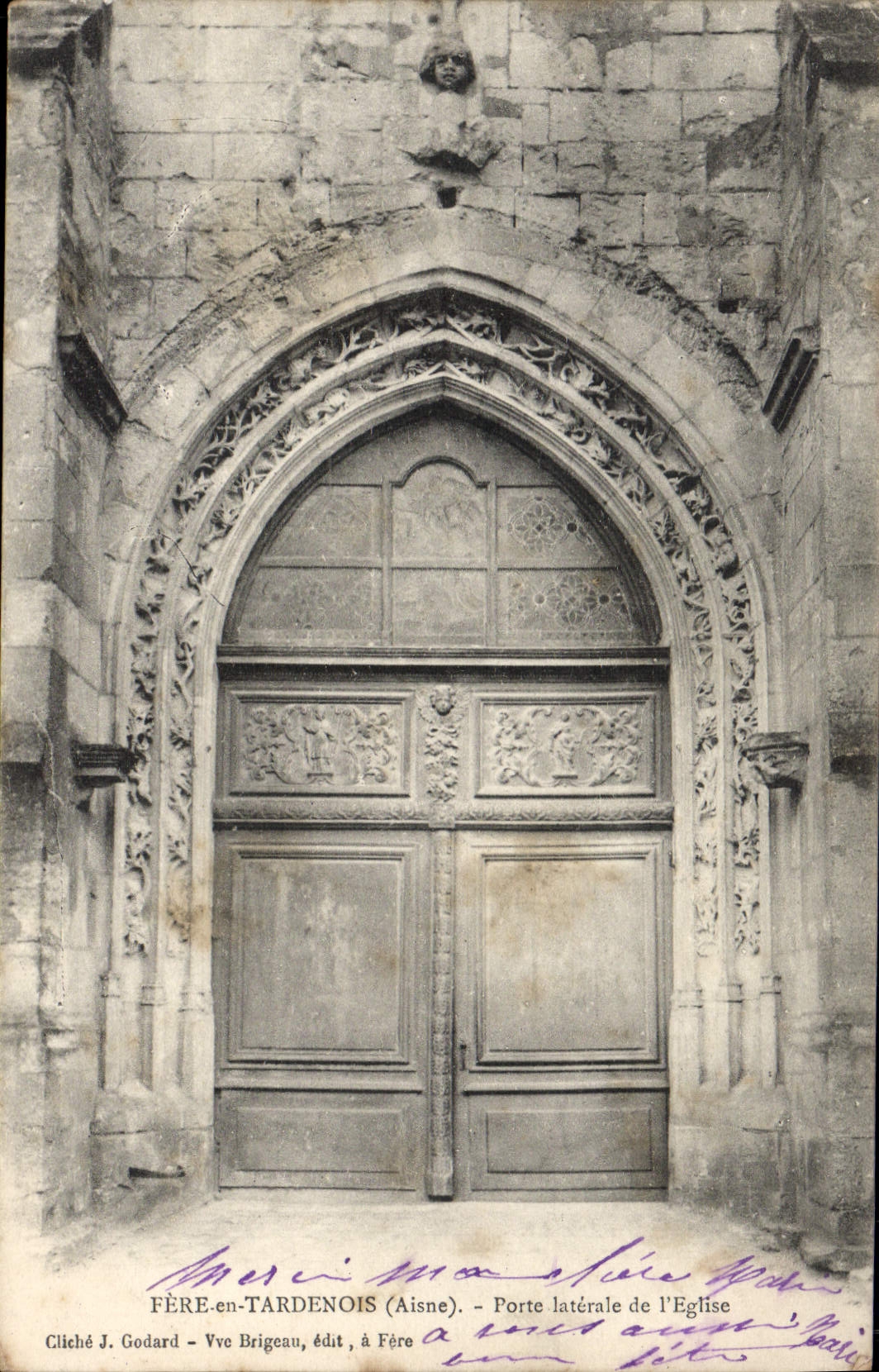 CPA Fere en Tardenois Aisne Porte Laterale de l'Eglise 