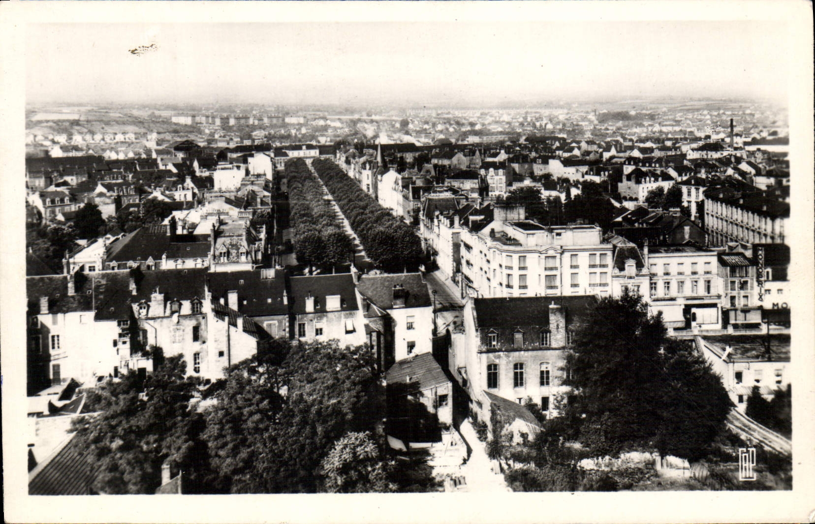 Montluçon — Vue générale sur l'Avenue de la gare et la Ville — REAL-PHOTO & G.A.P. - Paris