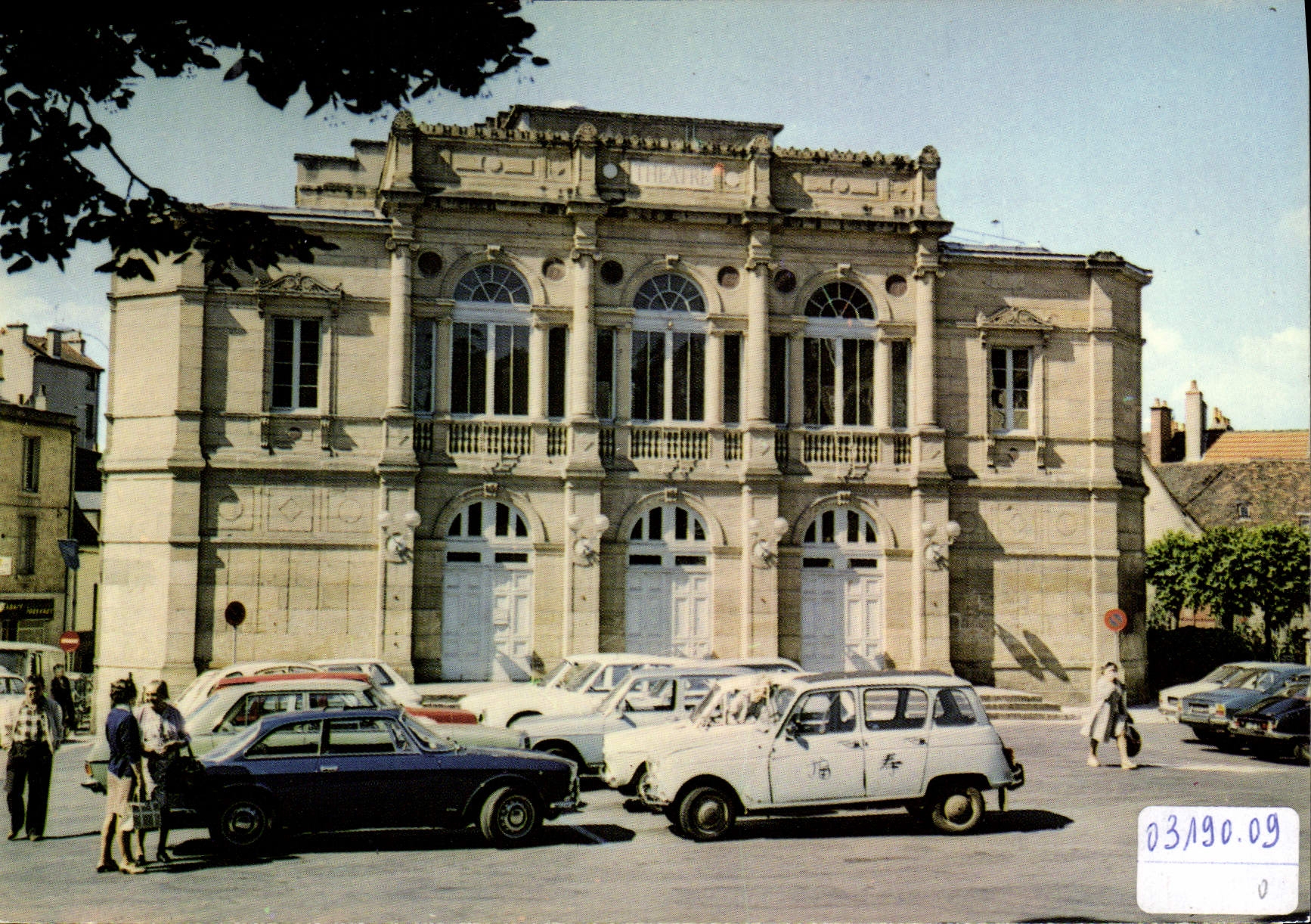 CPA Moulins Allier Capitale du Bourbonnais le Theatre 
