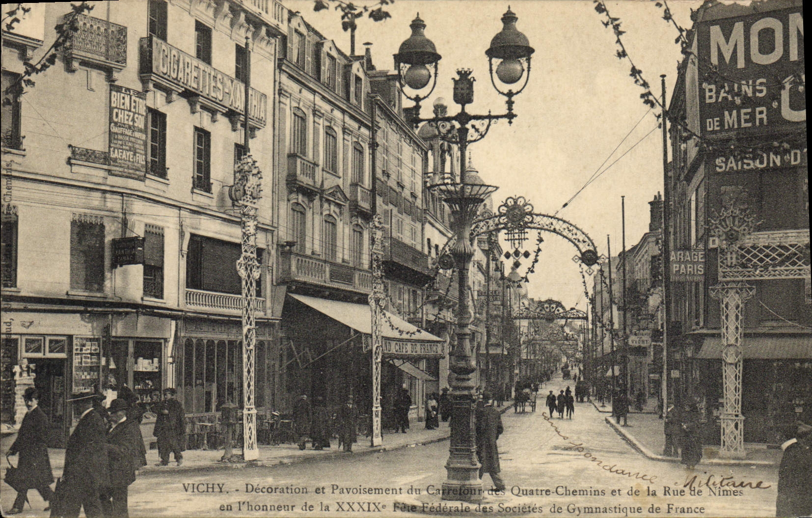 Vichy — Décoration et Pavéissement du Carrefour des Quatre-Chemins et de la Rue de Nîmes en l'honneur de la XXXIXe Fête Fédérale des Sociétés de Gymnastique de France