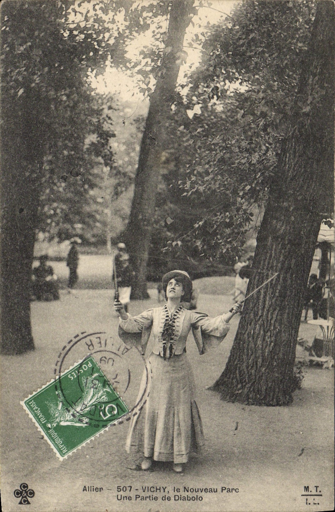 Vichy - le Nouveau Parc — Une Partie de Diabolo — M.T. n°507
