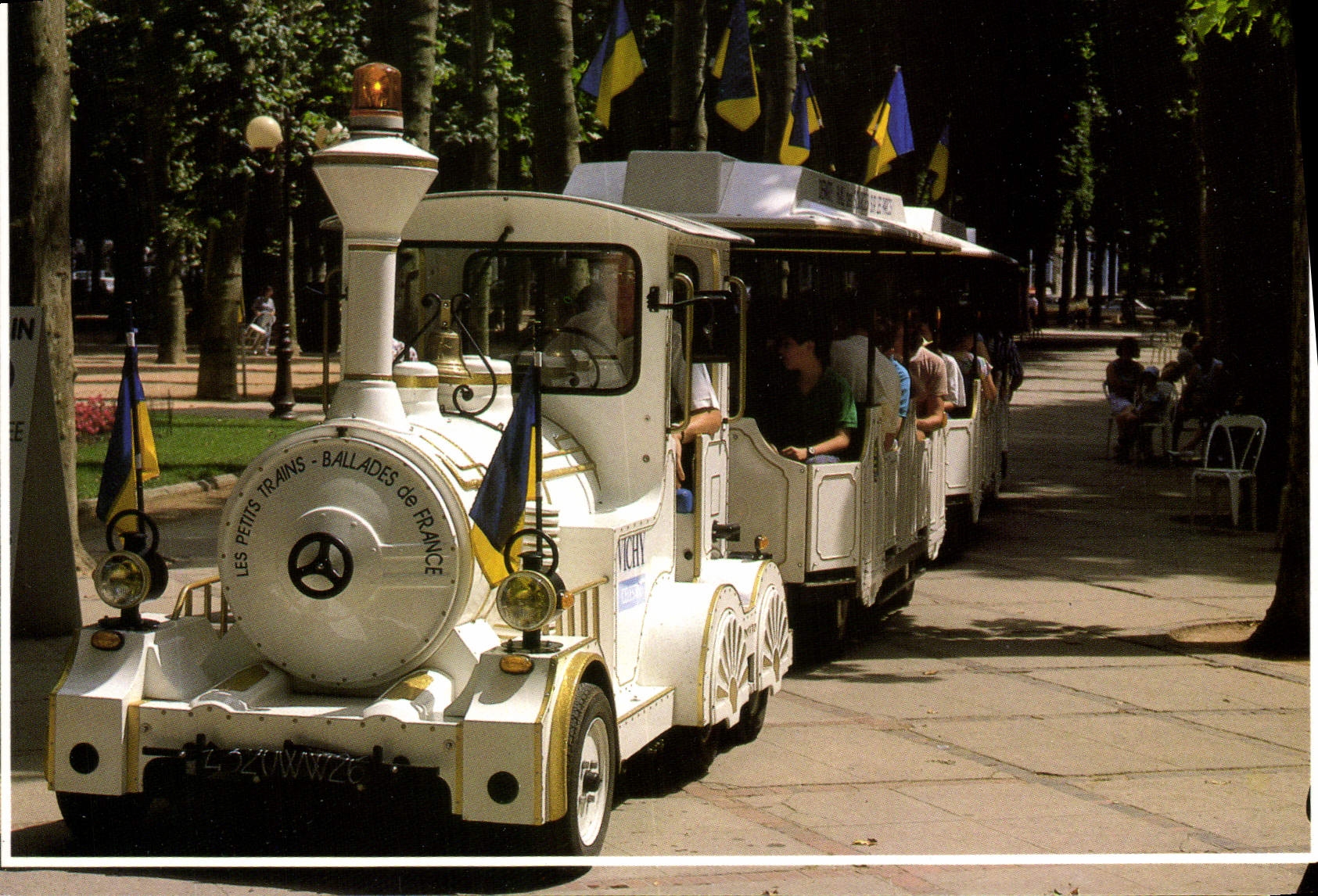 Le petit train dans le parc des sources — Vichy — Images de France, éd. Cigogne