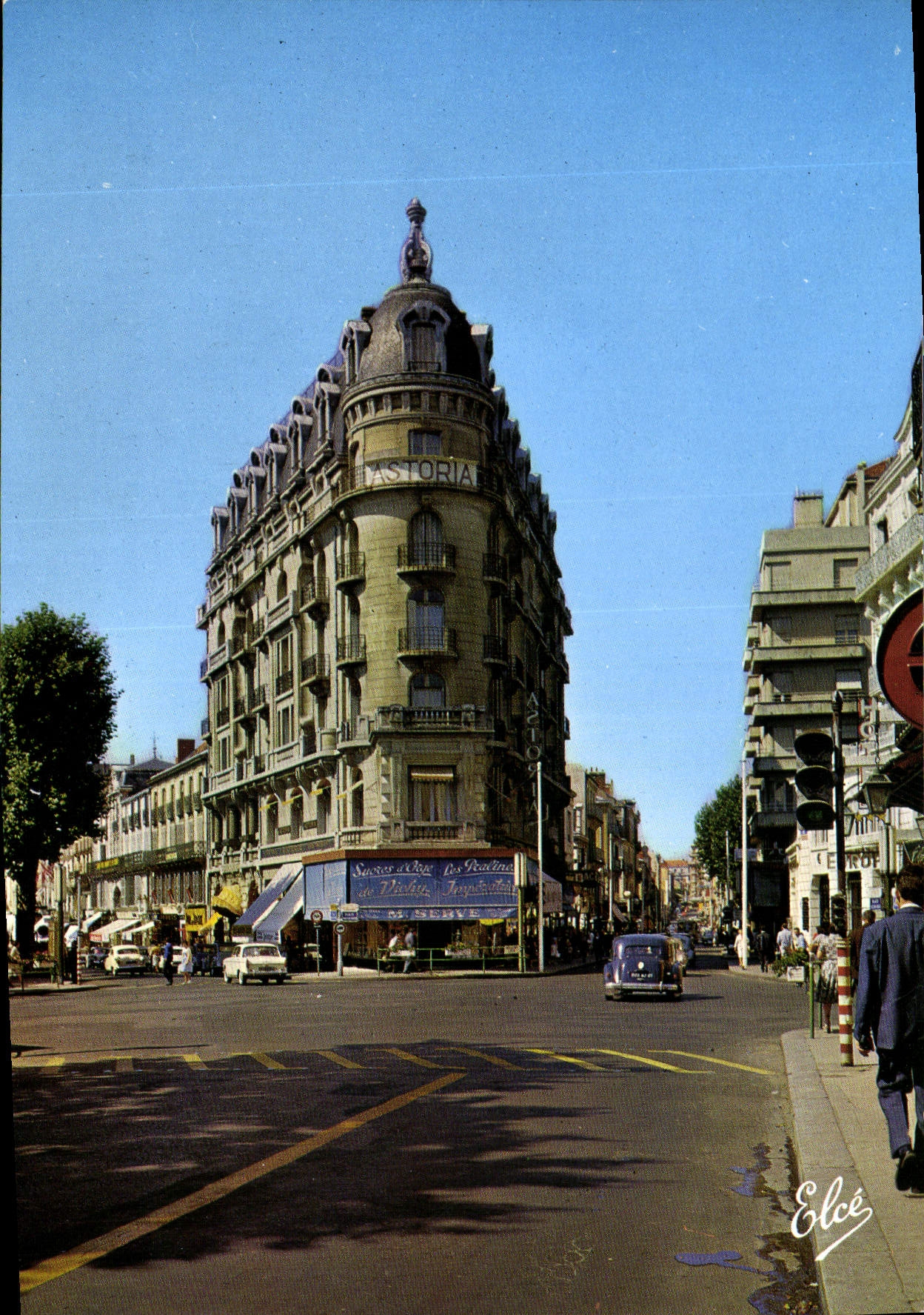 Vichy (Allier) — La place Victor-Hugo et l’Astoria — Éditeur Elcé