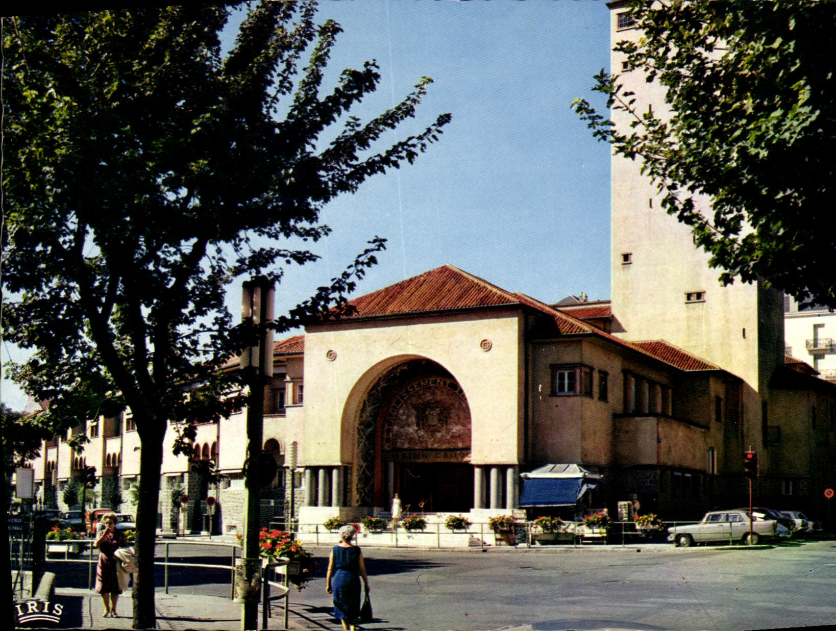 Établissement thermal CALLLOU — Vichy (Allier) — Éditions HACHETTE