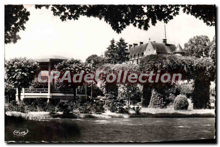 CPA Lapalisse Allier Le Jardin Public 