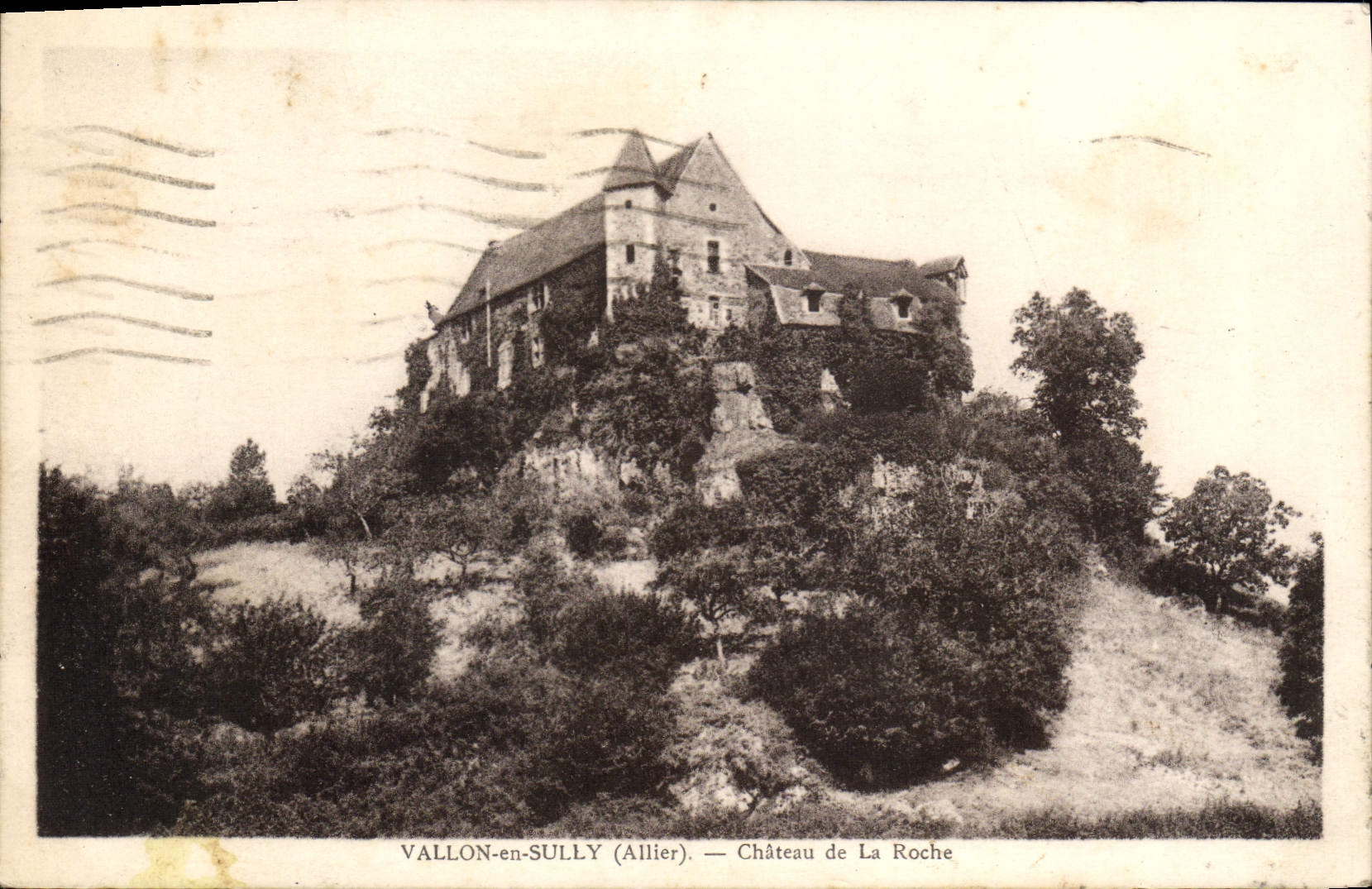 VALLON-en-SULLY (Allier) — Château de La Roche