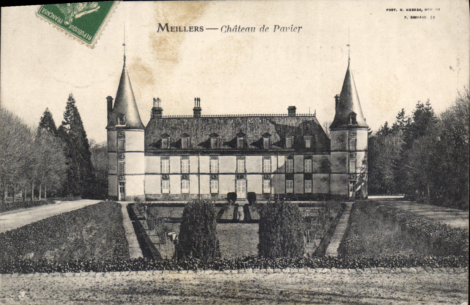 Meillers — Château de Pavier — Phot. N. Marnas, Moulin