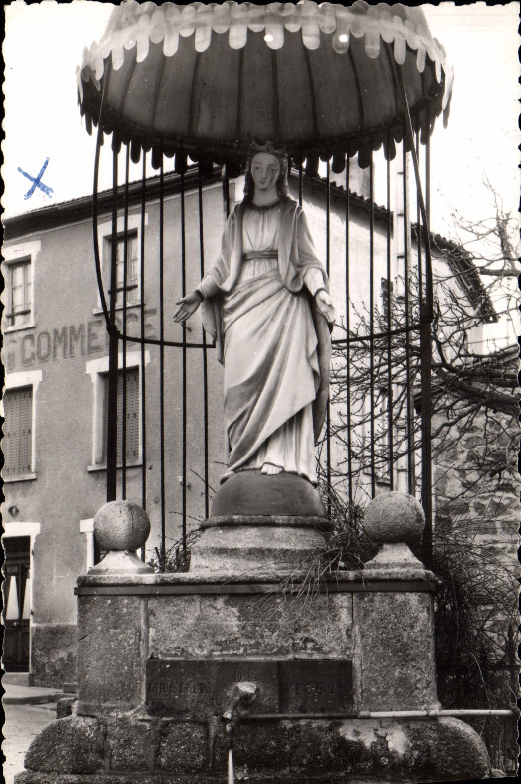 Notre-Dame de Laprugne — statue sous dôme métallique — Studio Henry Le Mayet, Montagné