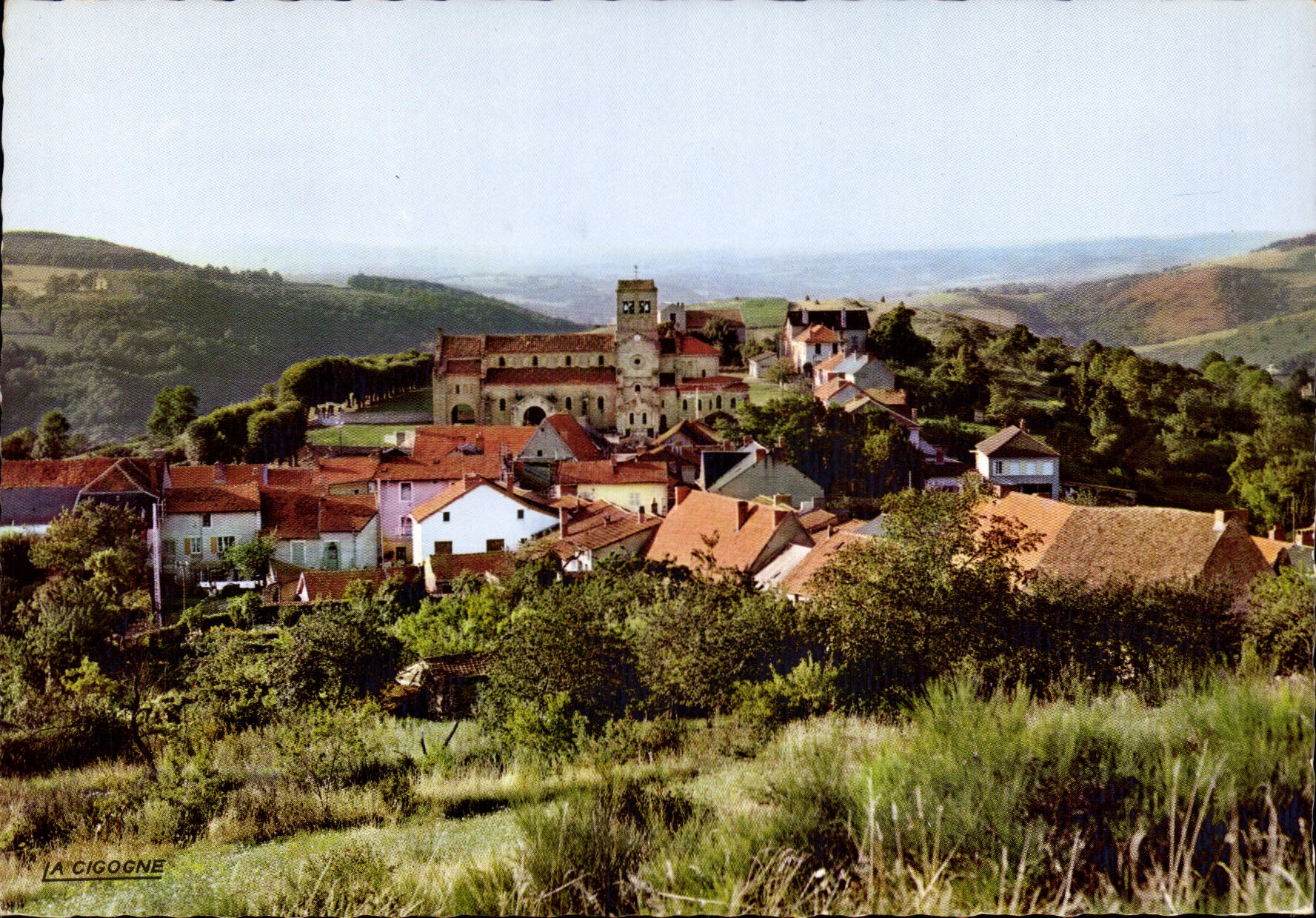 Châtel-Montagne — vue générale et son église romane (XIIe s.) — Éditions "La Cigogne", Vichy