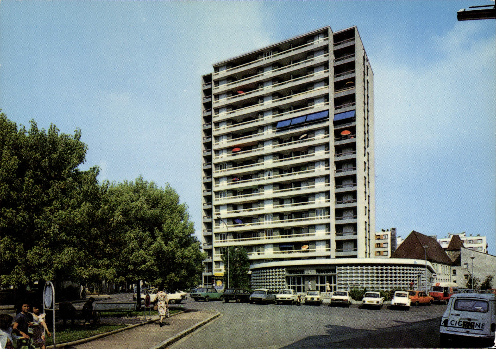 Cusset (Allier) — La Poste et la Résidence 'Le Florian' — Éditions 'La Cigogne'