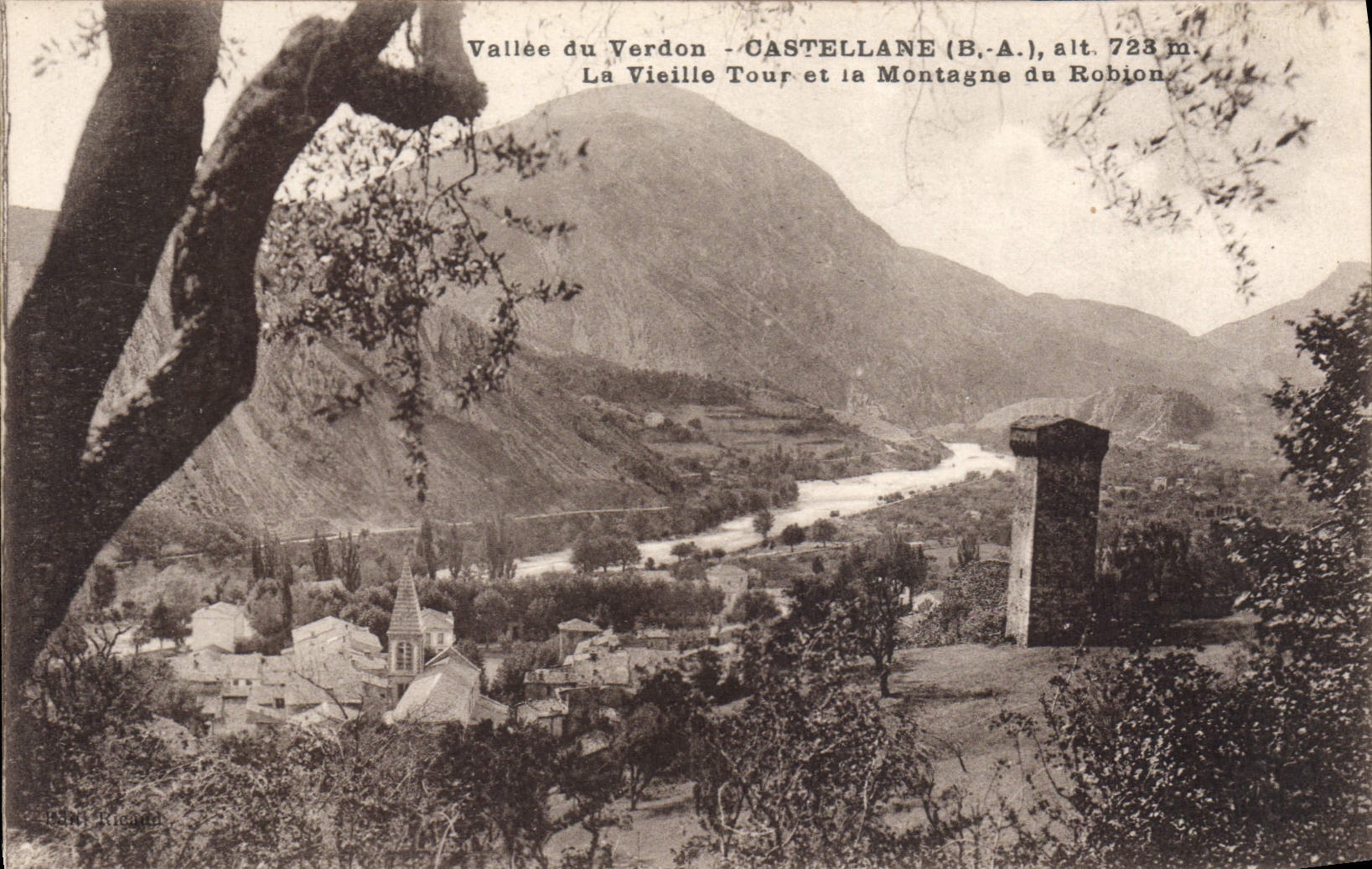 CPA Valle du Verdon Castellane B A La Vieille Tour et la Montagne du Robion 