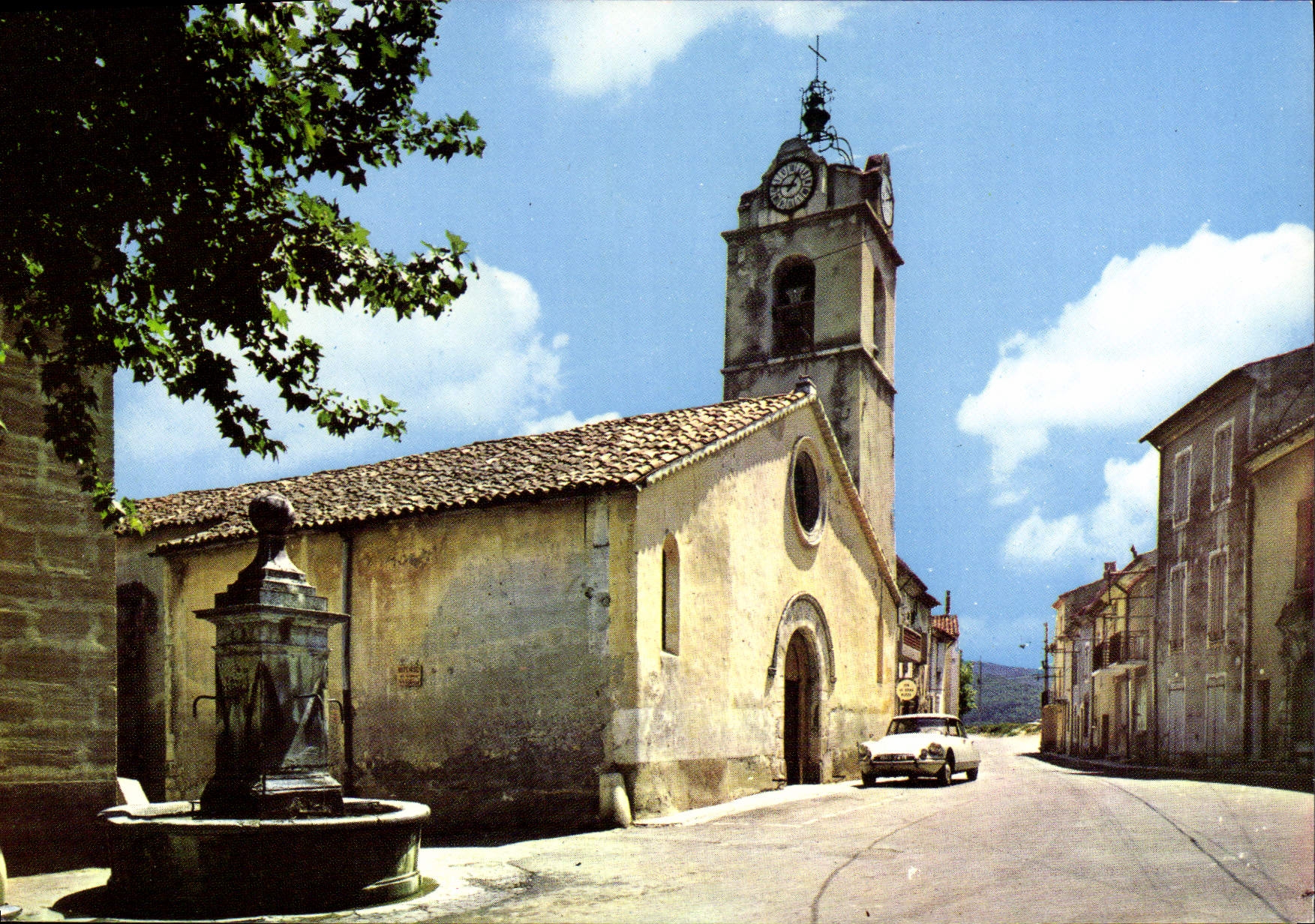Greoux-les-Bains — La place de l'Église — Éditions Coloradia