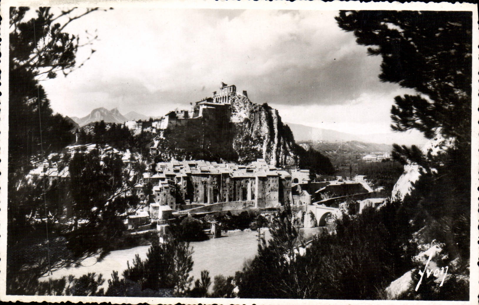 Sisteron (Basse Alpi) — La Durance e la cittadella — Les Éditions d'Art 'YVON', Parigi