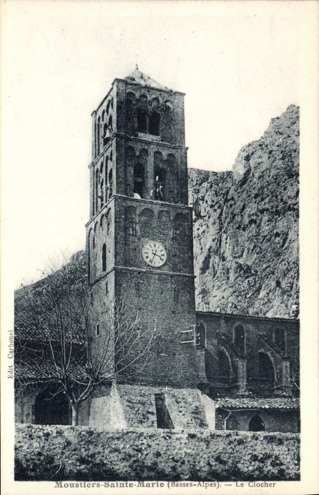 Moustiers-Sainte-Marie (Basses-Alpes) — Le Clocher — Edit Carbonel