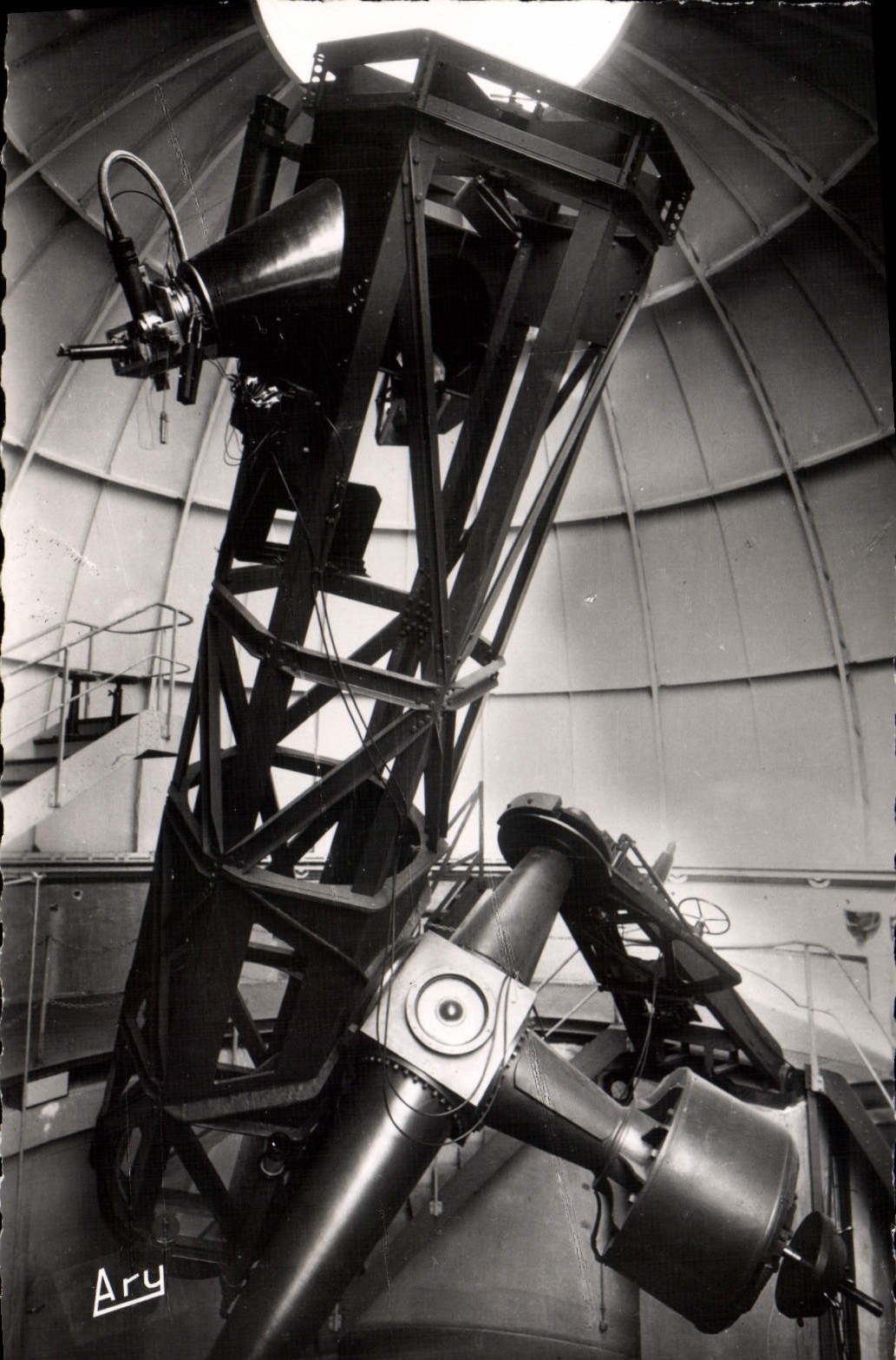 Saint-Michel-l'Observatoire (B.A.) — Le grand télescope de 1 m. 20 de l'Observatoire de Haute Provence — Ary, éditeur