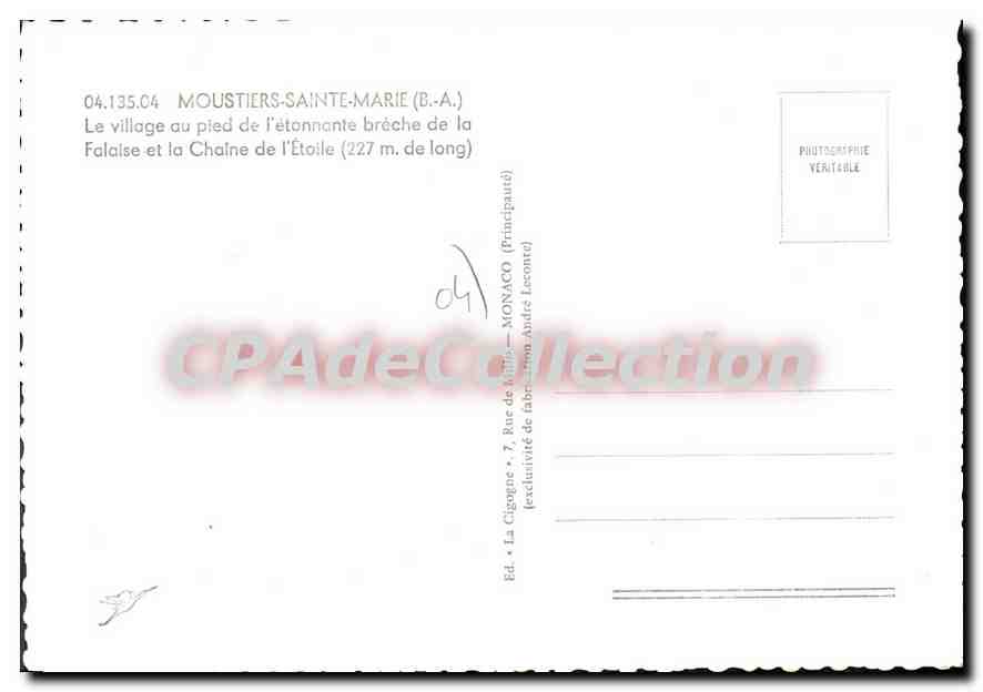 CPA Moustiers Sainte Marie B A le village au pied de l'etannante breche de la Falaise et la Chaine d — Rückseite