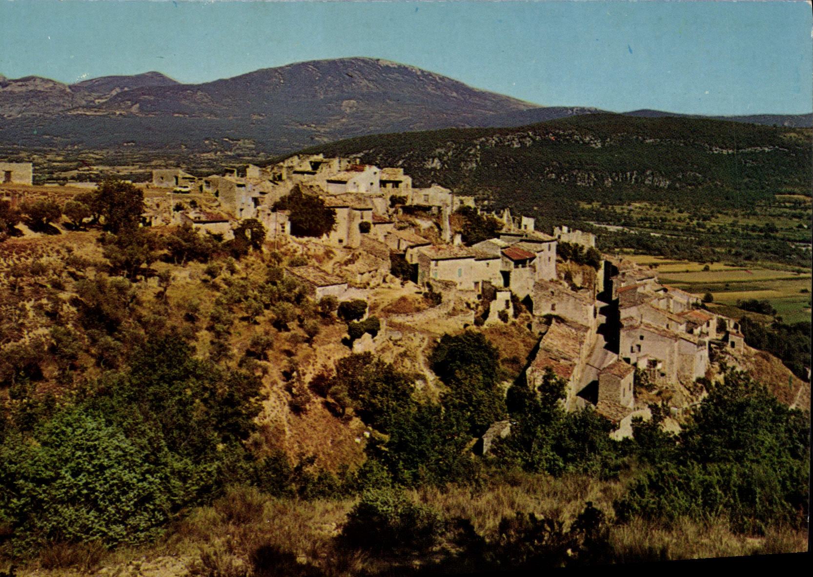 CPA Paysages de France Sainte Croix du Verdon Basses Alpes le vieux provencal dominant la Vallee du