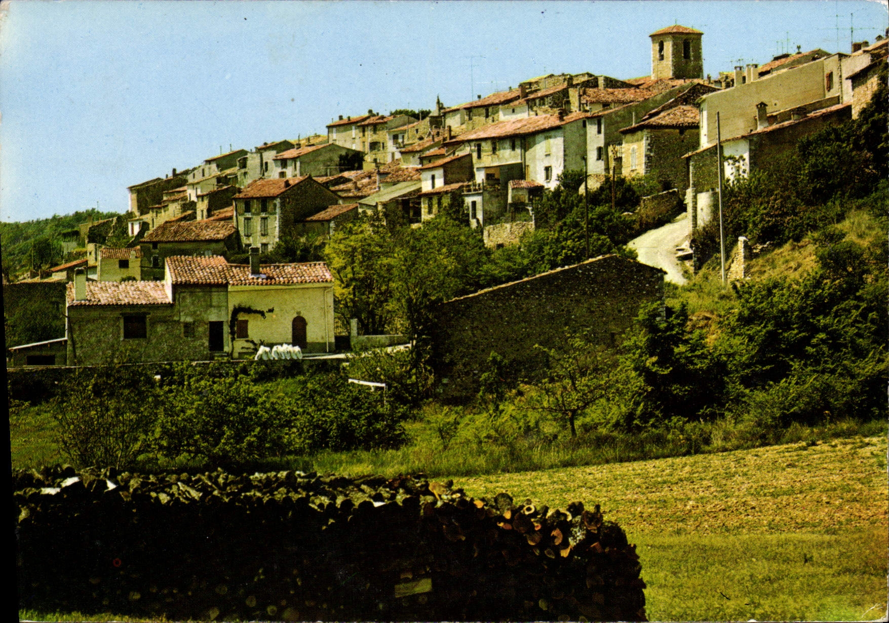 CPA Paysages de France Montagnac provencal a proximite des Gorges du Verdon et du barrage de Sainte