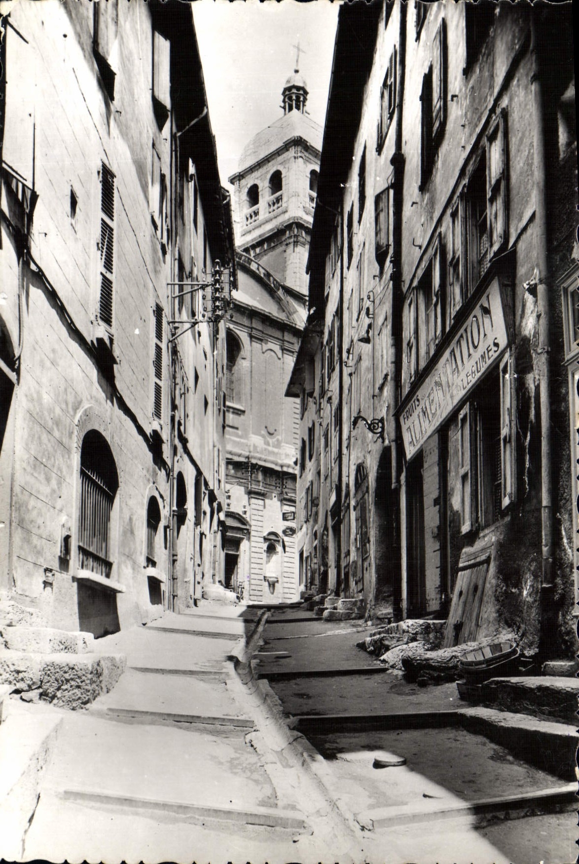 Rue étroite à Briançon — éditeur Edit. AJAX, n° 1488
