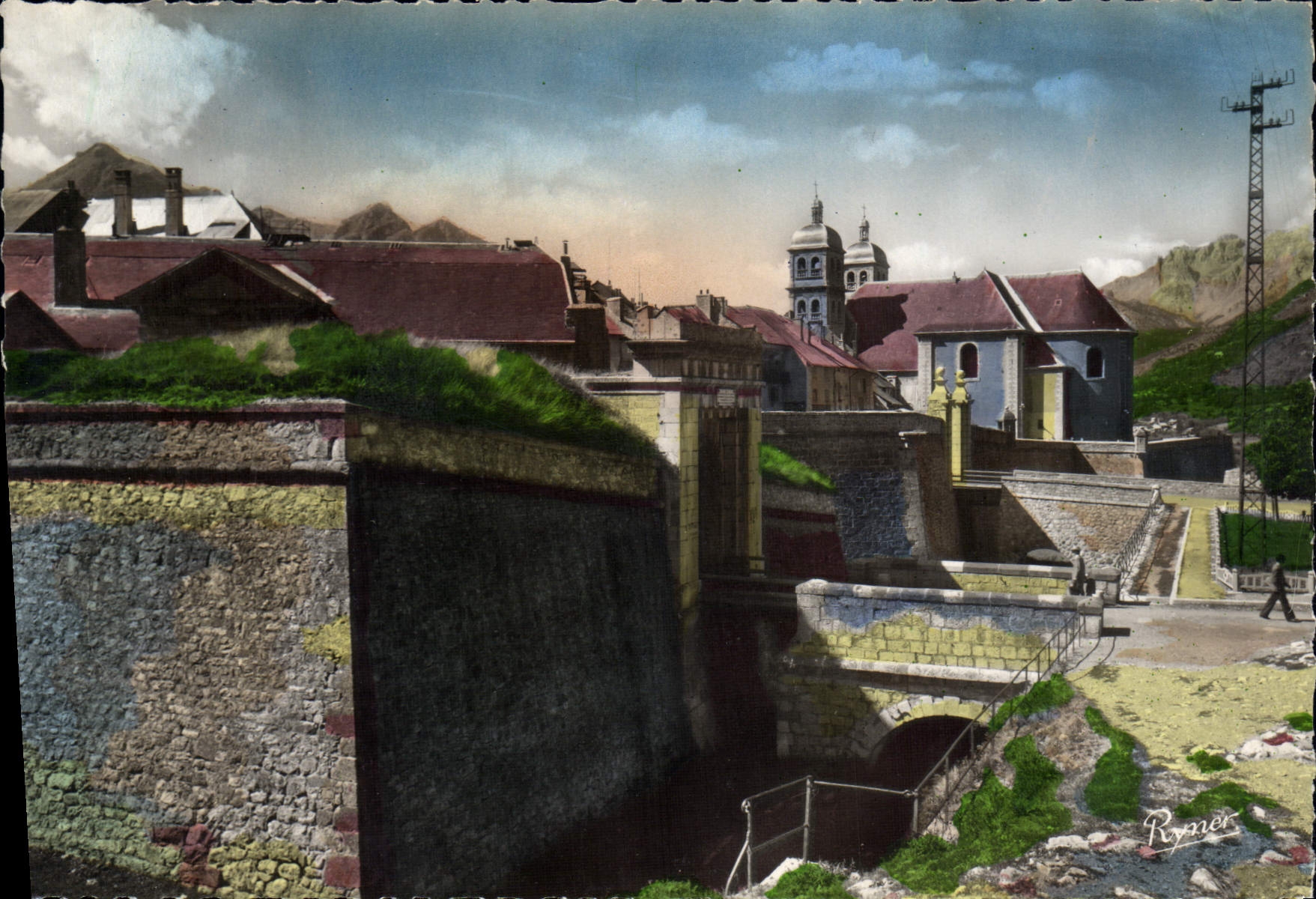 BRIANÇON (Hautes-Alpes) — Porte de Pignérol et la Cathédrale — Éditions FYNÉR, Marseille