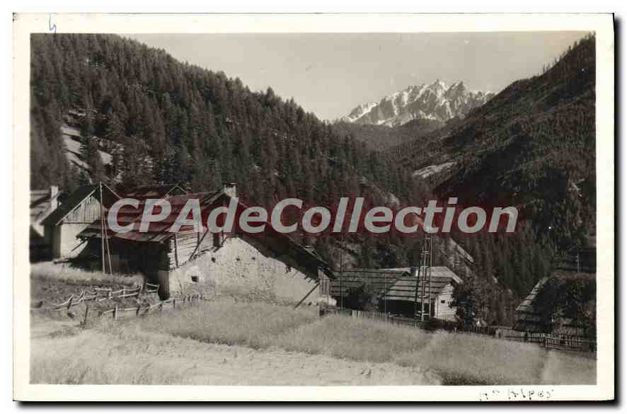 Le Queyras — Vue du village au fond de la vallée — Photo Linia 888