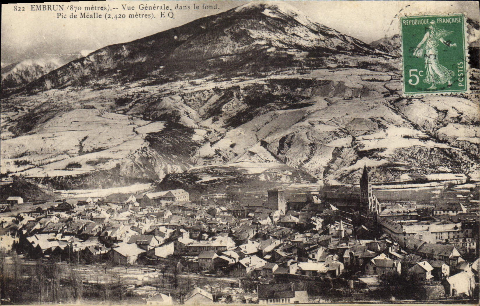 Embrun (870 mètres) — Vue Générale, Pic de Méalle (2.420 mètres) en arrière-plan — Éditeur E.Q.