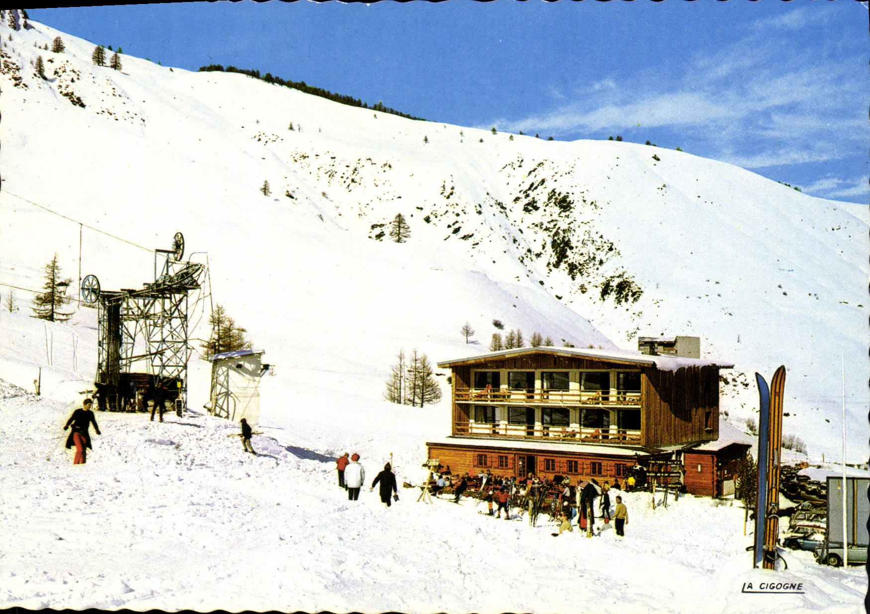 La Cigogne — Hôtel Les Lores II au pied du téléski de la Mayette — Éditions La Cigogne