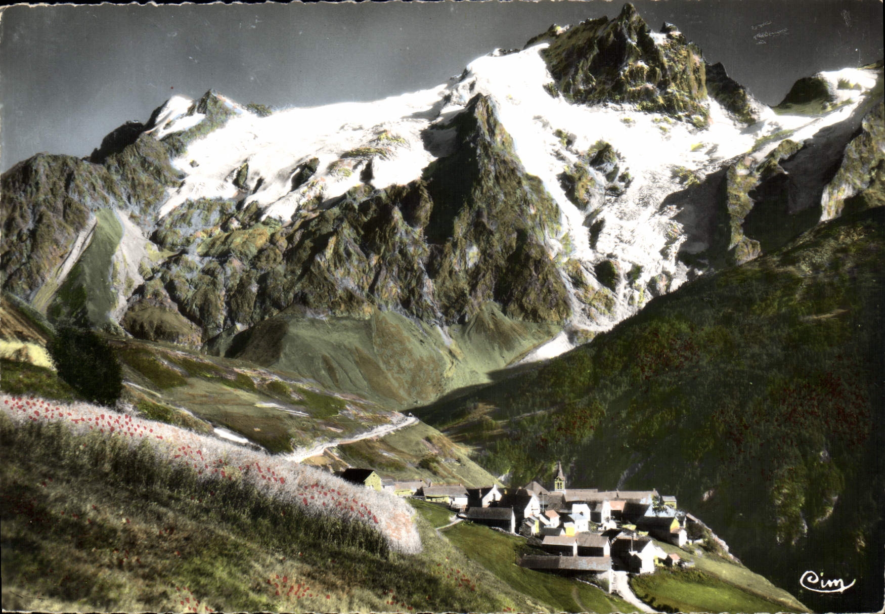 Village alpin au pied d'un massif enneigé — Paysages des Alpes — Comelier Imp. CIM (S. et L.)