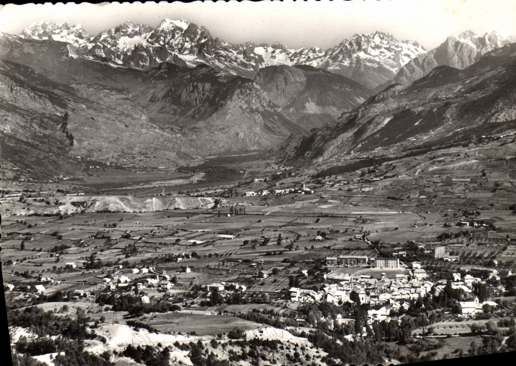 Ausblick auf Guillestre und das Massiv des Pelvoux — Die Route der Grossen Alpen — Verlag A. Campé-Castaldi, Monaco