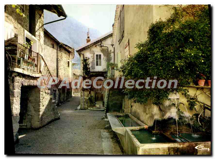 La Beaume (Htes-Alpes) — La place de la fontaine — Cambier Imprimeur, Mâcon