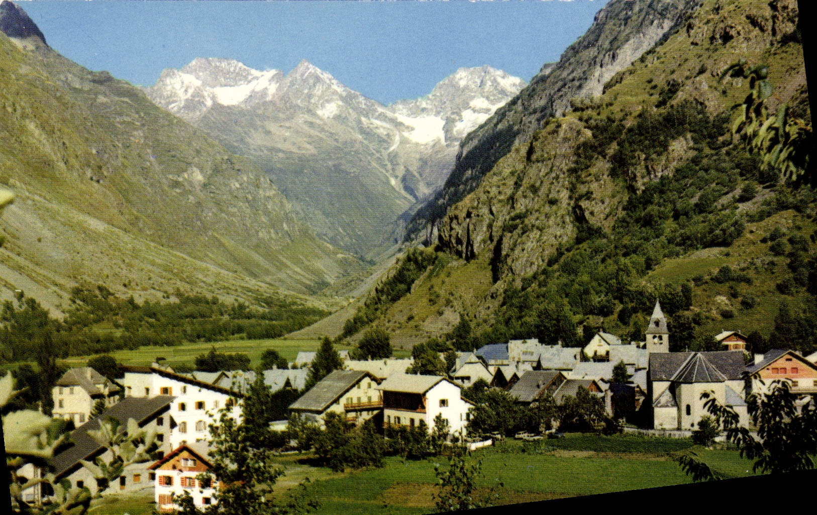 La Chapelle-en-Valgaudemar — vue du village et des montagnes — Éditions des Alpes, GAP
