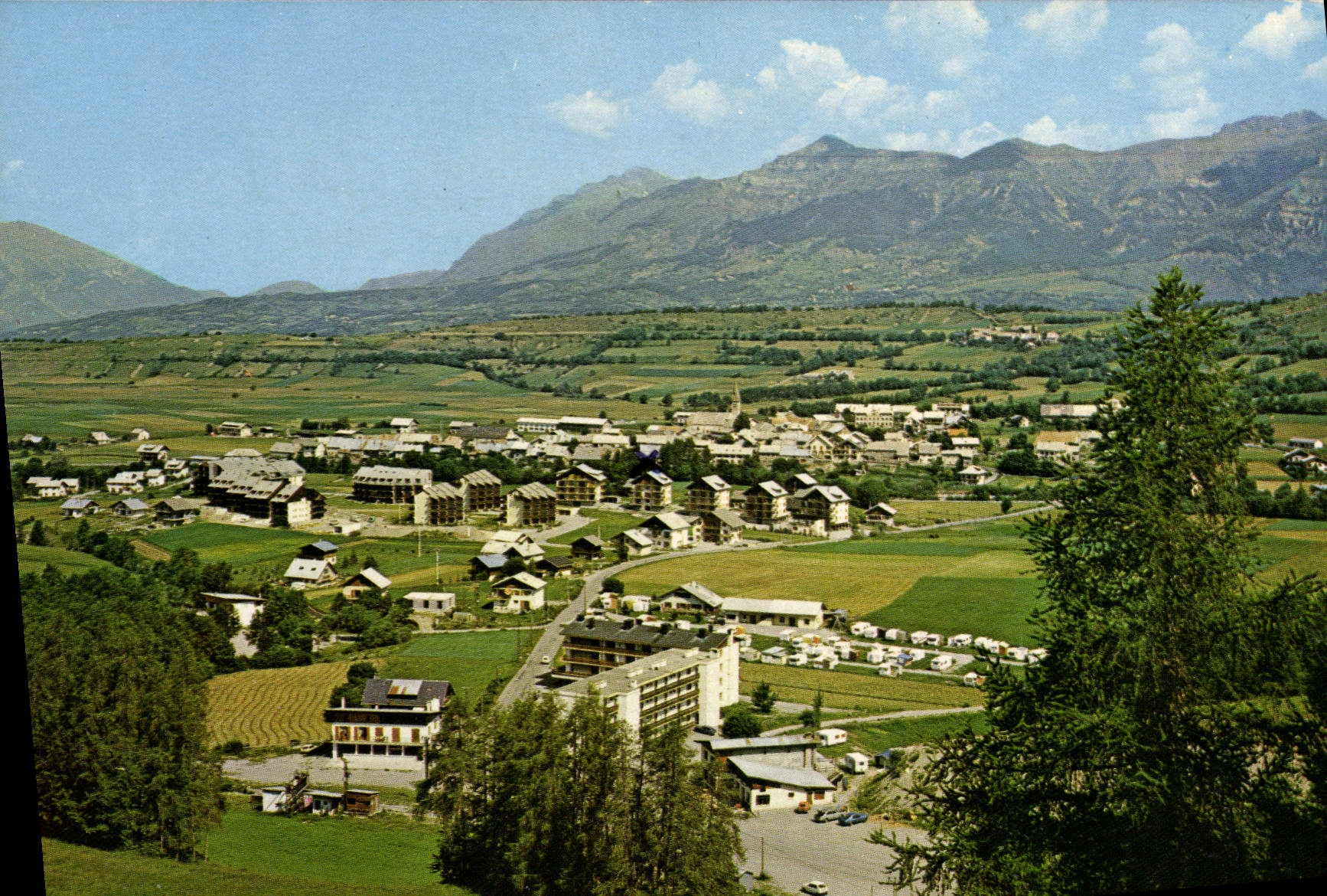 Ancelette — Vue générale — Les Hautes Alpes (1350-1720 m.)