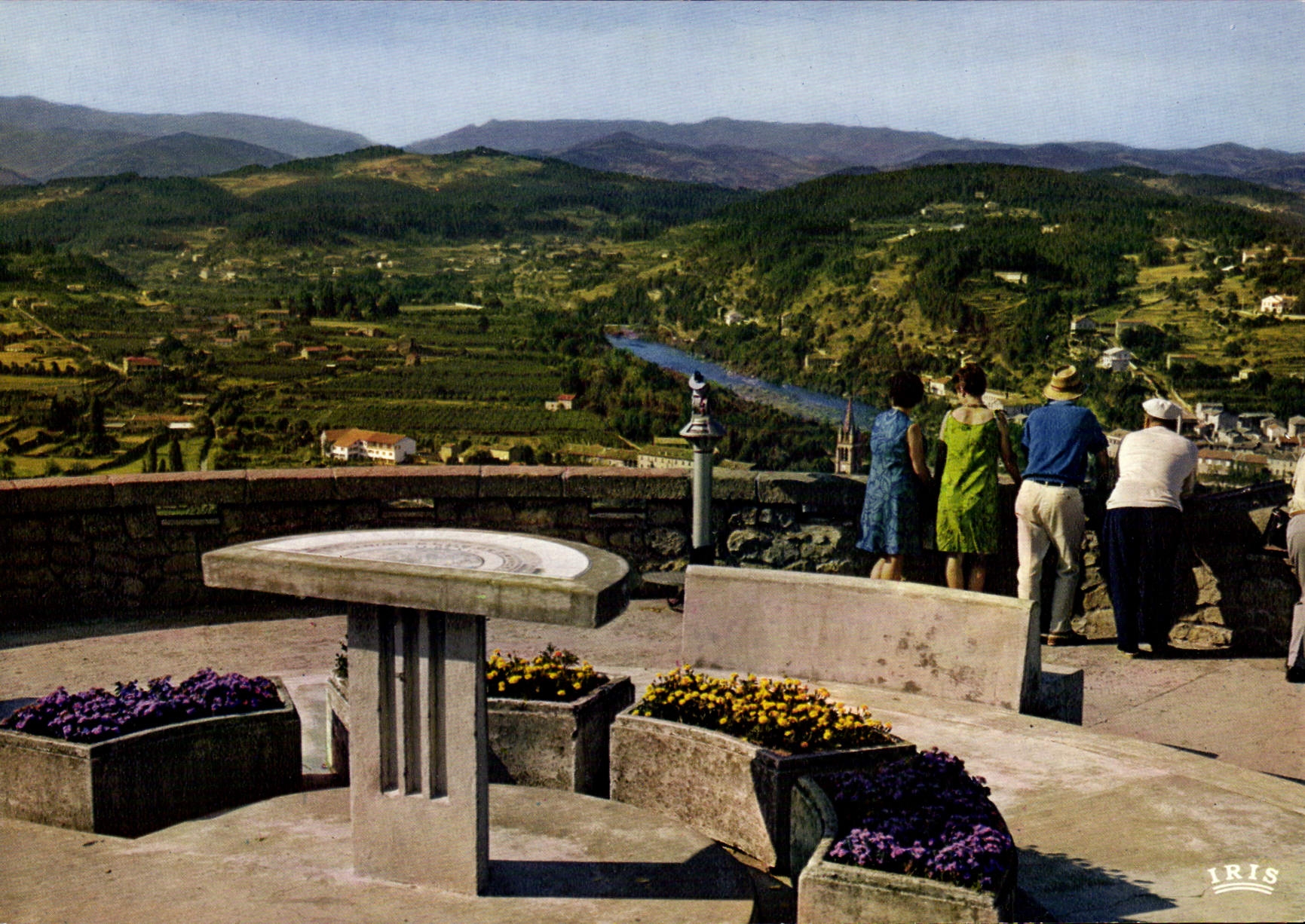 Aubenas - Cité féodale — Vue du Rond-Point de l'Airette — Éditeur LUMICAP