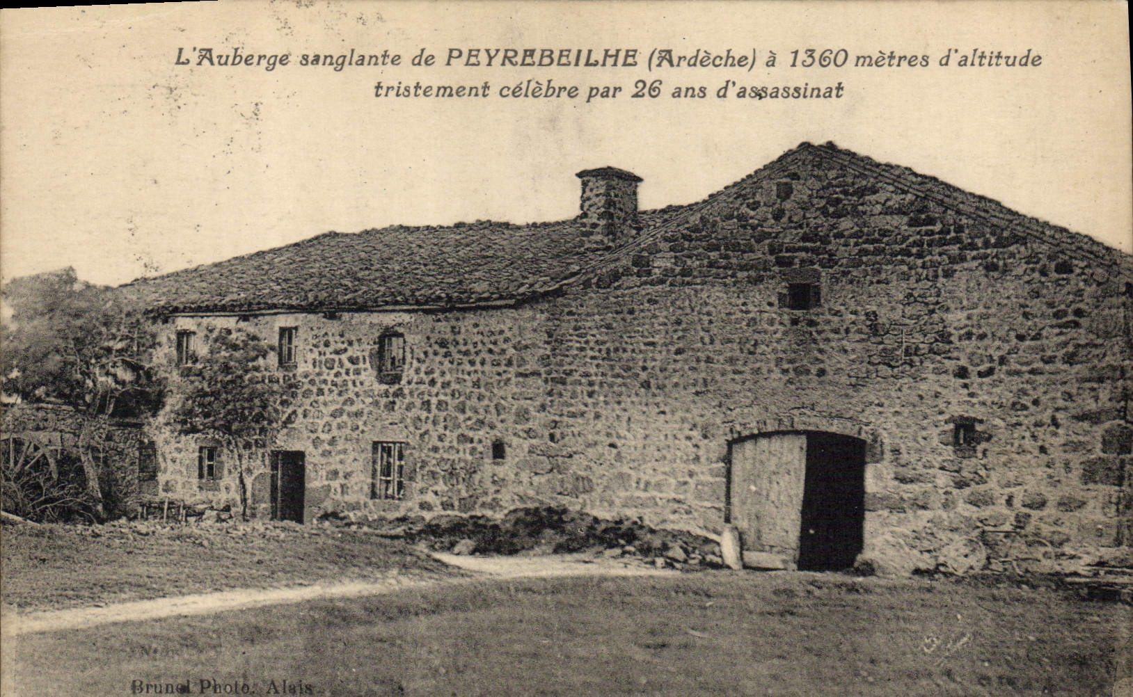 Die blutige Herberge von PEYREBEILHE (Ardèche) — 1360 Meter Höhe — Verlag Brunel Photo, Alais